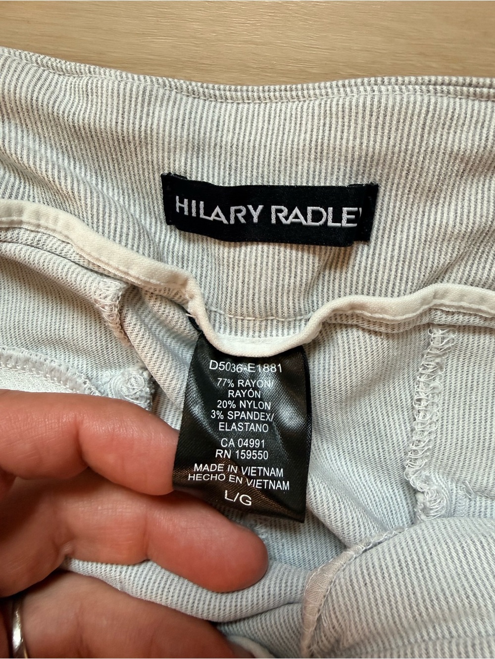 Hilary Radley Women’s Pull On Bermuda Shorts Gray Stripe Stretch Large - Picture 6 of 6